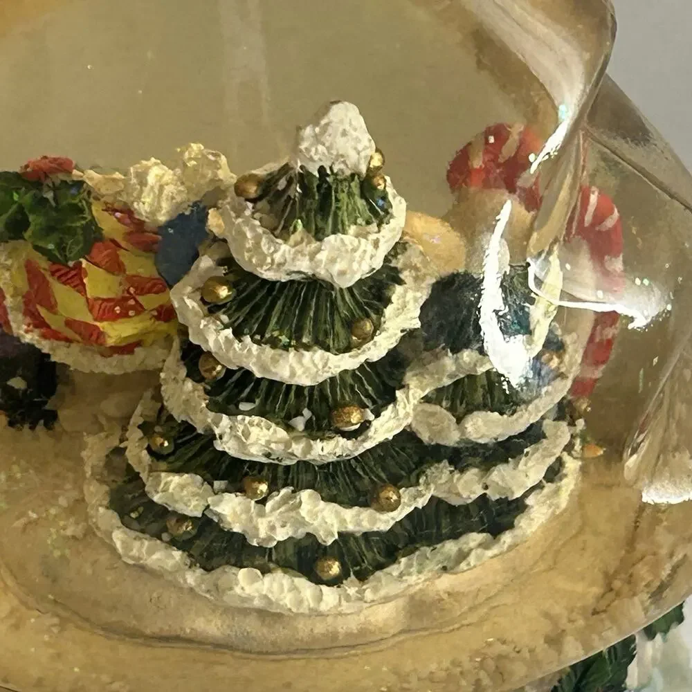 Snowglobe Christmas Holiday Music Globe with‎ Frosty the Snowman Theme song